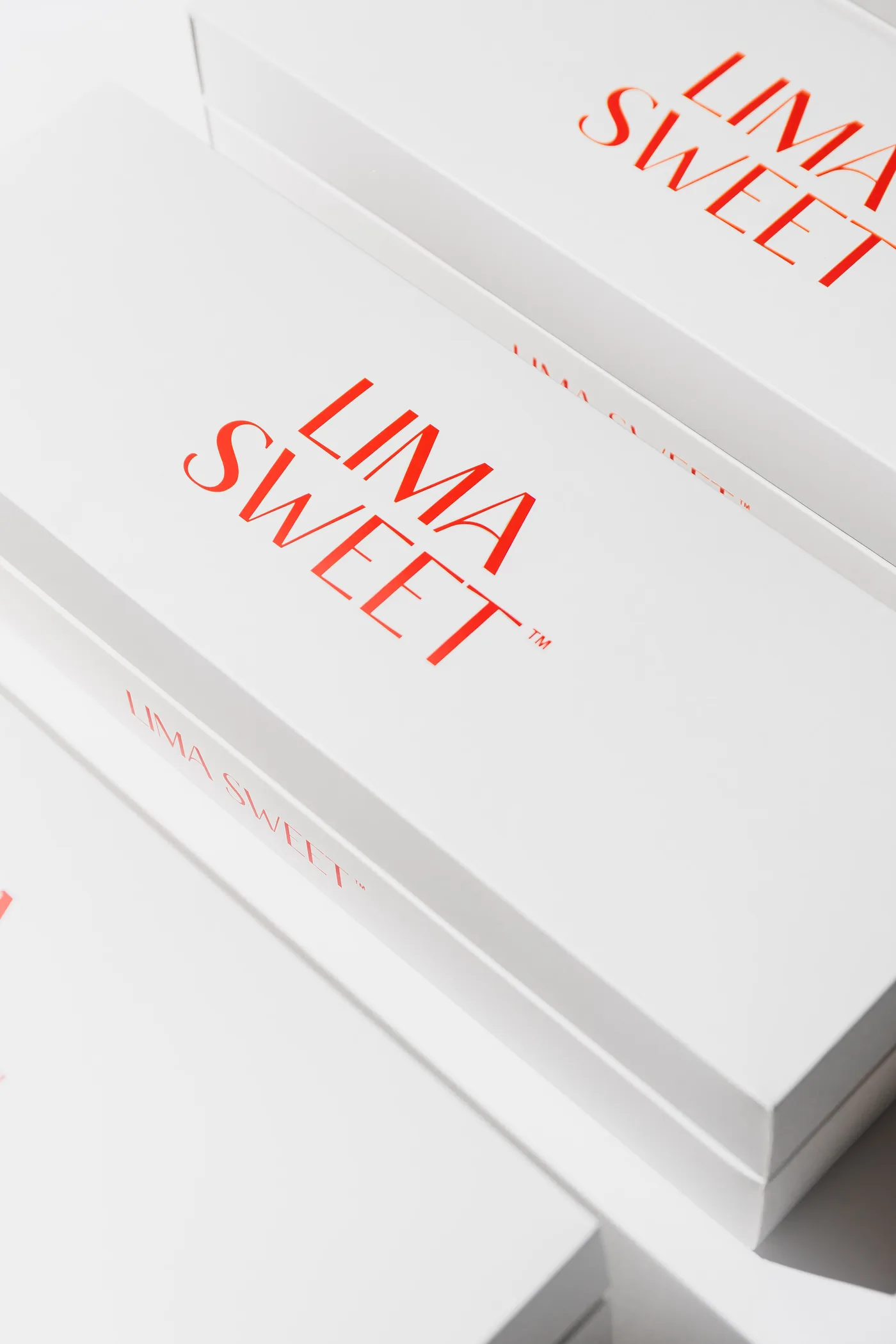 Cajas de empaque de marca Lima Sweet listas para los pedidos