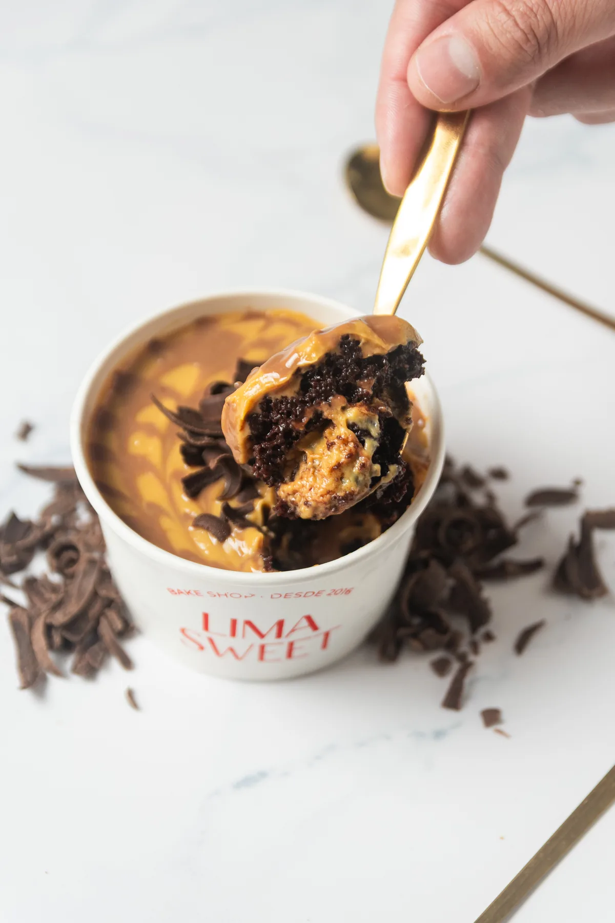 Vista cenital con galletas oreo de utilería